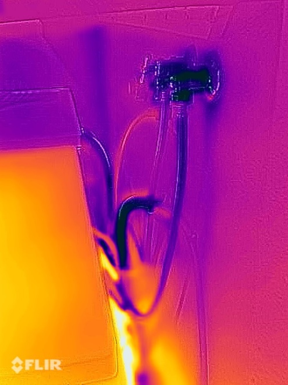 flir one laundry duct.jpg