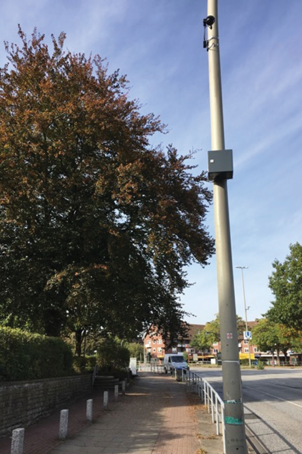 hamburg-traffic-Street_mounted.jpg